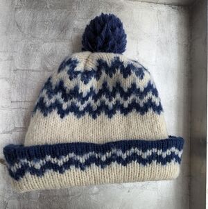 💙 Navy Vintage 100% Virgin Wool Cozy Blue and Cream Knit Pom-Pom Hat Unisex